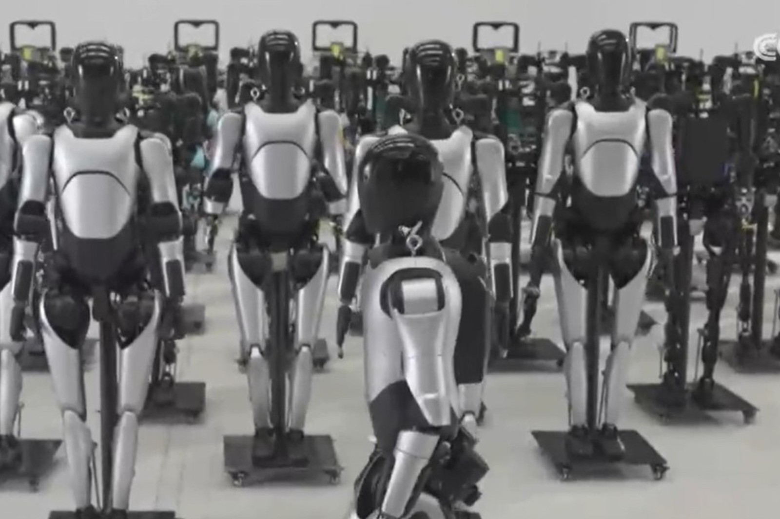 央视报道！揭秘今年会jinnianhui金字招牌机器人量产超级工厂